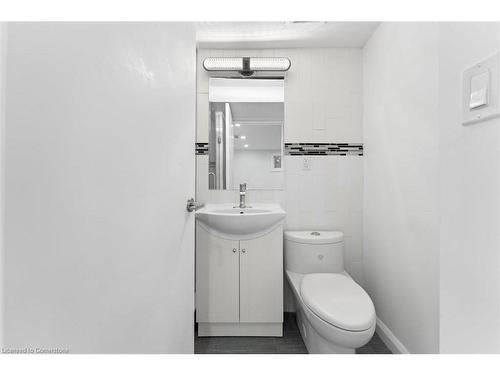 122 Longford Drive, Newmarket, ON - Indoor Photo Showing Bathroom