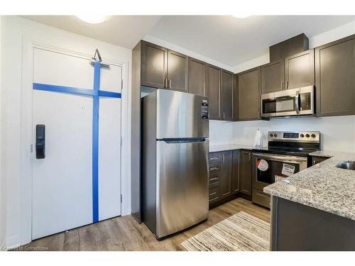 429-95 Dundas Street E, Oakville, ON - Indoor Photo Showing Kitchen With Stainless Steel Kitchen