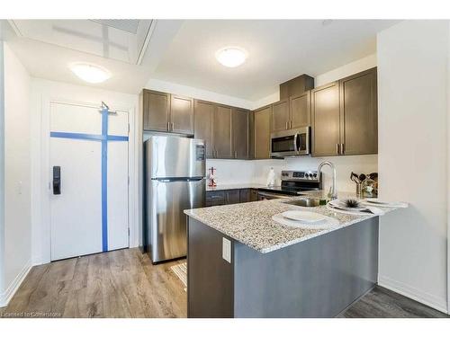 429-95 Dundas Street E, Oakville, ON - Indoor Photo Showing Kitchen With Stainless Steel Kitchen