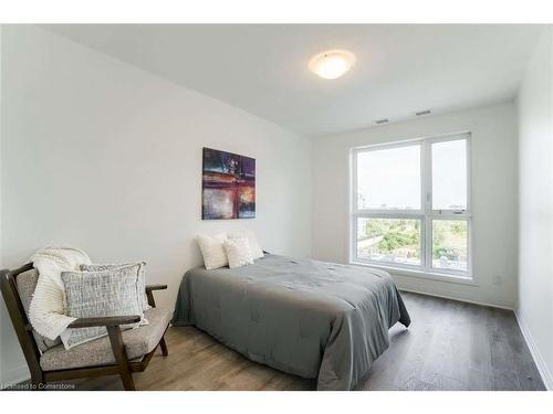 429-95 Dundas Street E, Oakville, ON - Indoor Photo Showing Bedroom