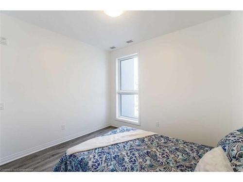 429-95 Dundas Street E, Oakville, ON - Indoor Photo Showing Bedroom