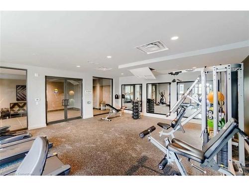 429-95 Dundas Street E, Oakville, ON - Indoor Photo Showing Gym Room