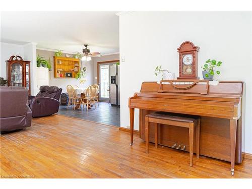 155756 7Th Line, Markdale, ON - Indoor Photo Showing Living Room