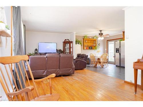 155756 7Th Line, Markdale, ON - Indoor Photo Showing Living Room