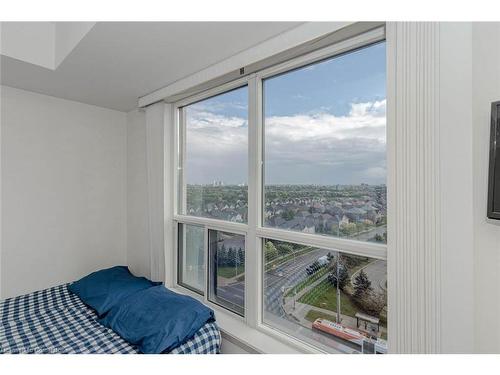 1002-220 Forum Drive, Mississauga, ON - Indoor Photo Showing Bedroom