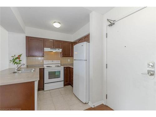 1002-220 Forum Drive, Mississauga, ON - Indoor Photo Showing Kitchen With Double Sink