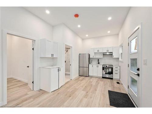 Unit A-222 Hamilton Road, London, ON - Indoor Photo Showing Kitchen