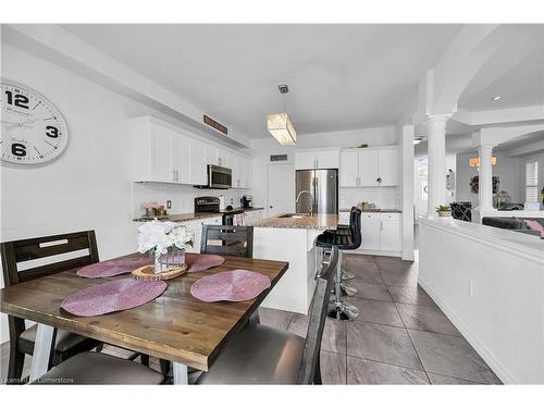 130 Chartwell Circle, Hamilton, ON - Indoor Photo Showing Dining Room