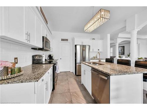 130 Chartwell Circle, Hamilton, ON - Indoor Photo Showing Kitchen With Double Sink With Upgraded Kitchen