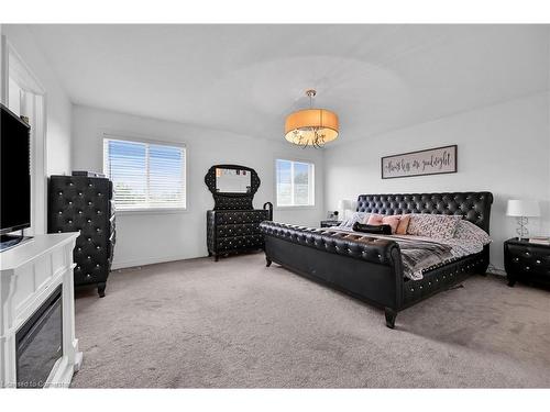 130 Chartwell Circle, Hamilton, ON - Indoor Photo Showing Bedroom