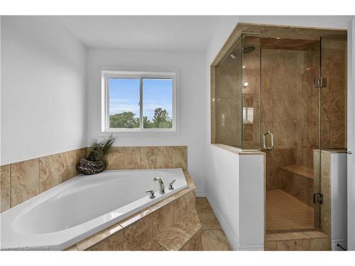 130 Chartwell Circle, Hamilton, ON - Indoor Photo Showing Bathroom