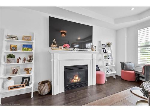 130 Chartwell Circle, Hamilton, ON - Indoor Photo Showing Living Room With Fireplace