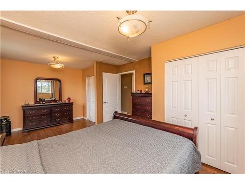 107 Settlers Court, Kitchener, ON - Indoor Photo Showing Bedroom