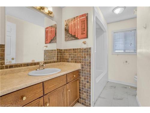 76 Gibbons Drive, Fergus, ON - Indoor Photo Showing Bathroom