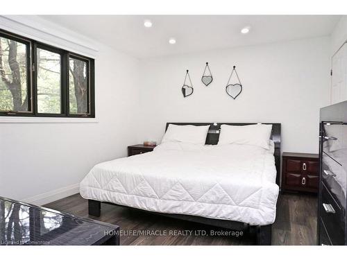 357 Britannia Road, Huntsville, ON - Indoor Photo Showing Bedroom