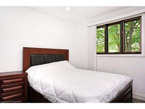 357 Britannia Road, Huntsville, ON - Indoor Photo Showing Bedroom