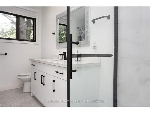 357 Britannia Road, Huntsville, ON - Indoor Photo Showing Bathroom