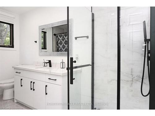 357 Britannia Road, Huntsville, ON - Indoor Photo Showing Bathroom