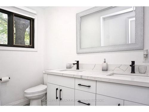 357 Britannia Road, Huntsville, ON - Indoor Photo Showing Bathroom