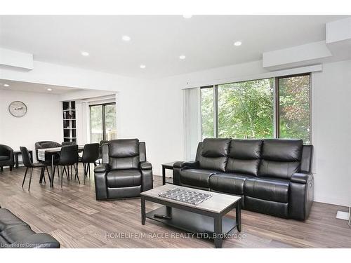 357 Britannia Road, Huntsville, ON - Indoor Photo Showing Living Room