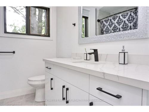 357 Britannia Road, Huntsville, ON - Indoor Photo Showing Bathroom