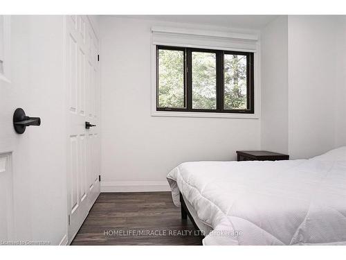 357 Britannia Road, Huntsville, ON - Indoor Photo Showing Bedroom