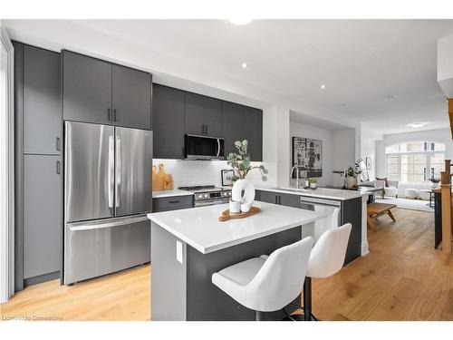 190-70 Lunar Crescent, Peel, ON - Indoor Photo Showing Kitchen With Upgraded Kitchen