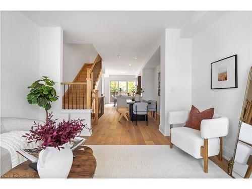 190-70 Lunar Crescent, Peel, ON - Indoor Photo Showing Living Room