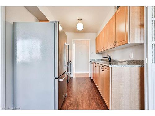 1012-1580 Mississauga Valley Boulevard, Peel, ON - Indoor Photo Showing Kitchen