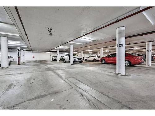 1012-1580 Mississauga Valley Boulevard, Peel, ON - Indoor Photo Showing Garage