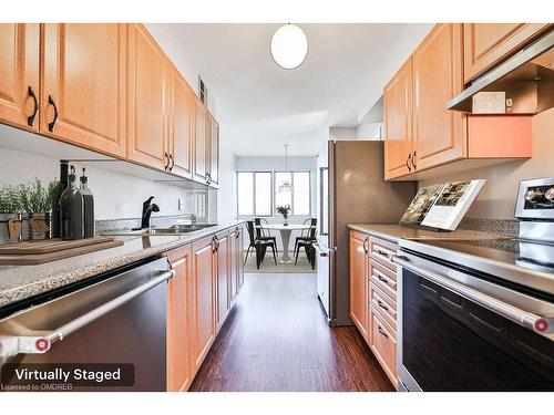 1012-1580 Mississauga Valley Boulevard, Peel, ON - Indoor Photo Showing Kitchen