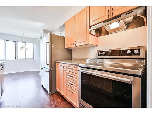 1012-1580 Mississauga Valley Boulevard, Peel, ON - Indoor Photo Showing Kitchen