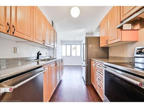 1012-1580 Mississauga Valley Boulevard, Peel, ON - Indoor Photo Showing Kitchen