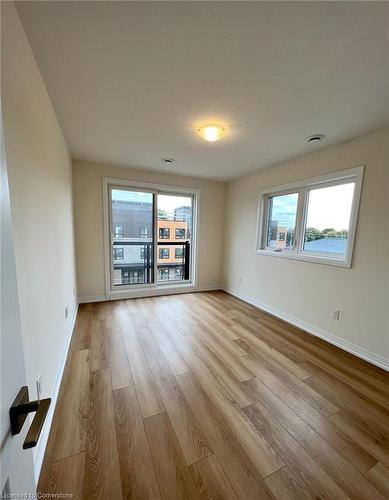 6705 Cropp Street Street, Niagara Falls, ON - Indoor Photo Showing Living Room