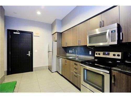 1413-55 Speers Road Drive, Oakville, ON - Indoor Photo Showing Kitchen With Stainless Steel Kitchen