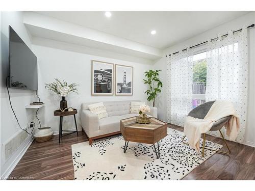 42 Duncan Avenue, Brantford, ON - Indoor Photo Showing Living Room