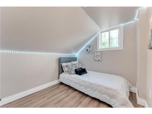 758 Victoria Street, Kingston, ON - Indoor Photo Showing Bedroom