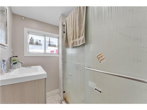 758 Victoria Street, Kingston, ON - Indoor Photo Showing Bathroom