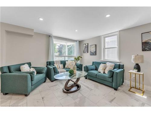 758 Victoria Street, Kingston, ON - Indoor Photo Showing Living Room