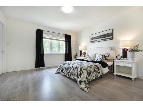 9-420 Linden Drive, Cambridge, ON - Indoor Photo Showing Bedroom