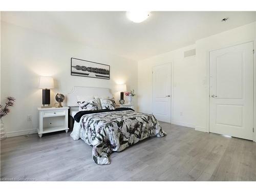 9-420 Linden Drive, Cambridge, ON - Indoor Photo Showing Bedroom