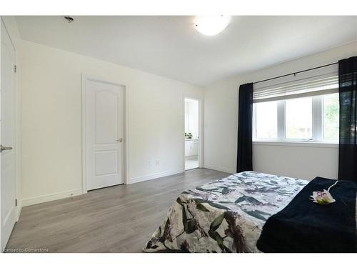 9-420 Linden Drive, Cambridge, ON - Indoor Photo Showing Bedroom