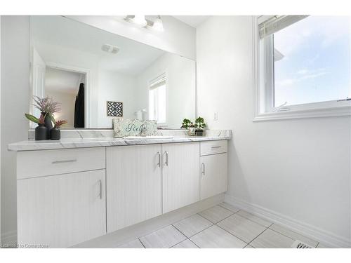 9-420 Linden Drive, Cambridge, ON - Indoor Photo Showing Bathroom