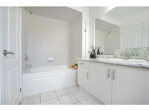 9-420 Linden Drive, Cambridge, ON - Indoor Photo Showing Bathroom