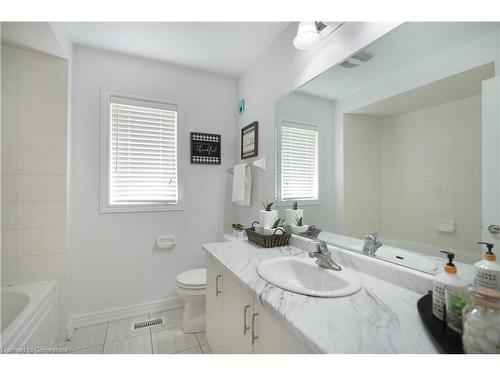 9-420 Linden Drive, Cambridge, ON - Indoor Photo Showing Bathroom