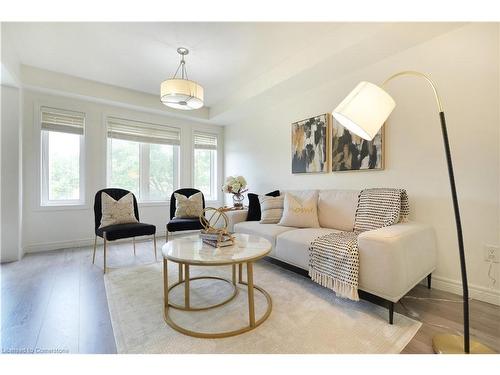 9-420 Linden Drive, Cambridge, ON - Indoor Photo Showing Living Room