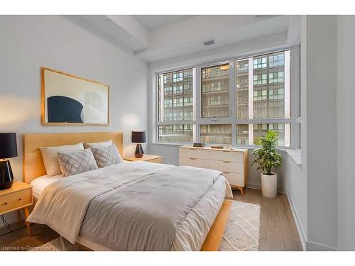 421-395 Dundas Street W, Oakville, ON - Indoor Photo Showing Bedroom