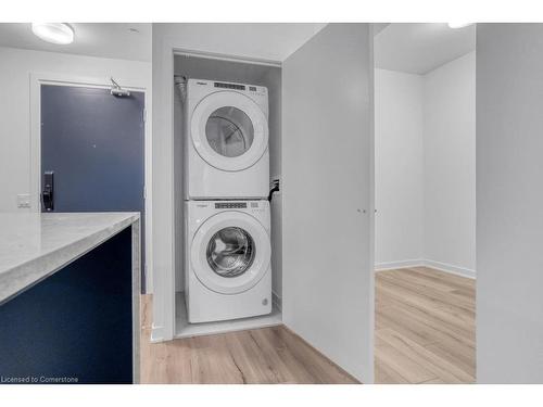 421-395 Dundas Street W, Oakville, ON - Indoor Photo Showing Laundry Room