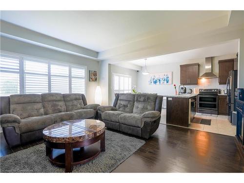 83 Monarch Street, Welland, ON - Indoor Photo Showing Living Room