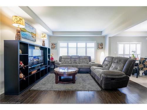 83 Monarch Street, Welland, ON - Indoor Photo Showing Living Room